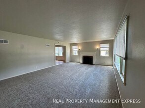 Cozy 4 Bedroom 3 Bathroom Home in Sioux Falls, SD - Foto de edificio - Building Photo