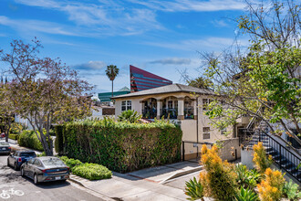 841-843 Westbourne Dr in West Hollywood, CA - Building Photo - Primary Photo