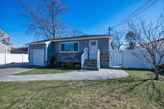 2002 City Ave in Merrick, NY - Building Photo - Building Photo