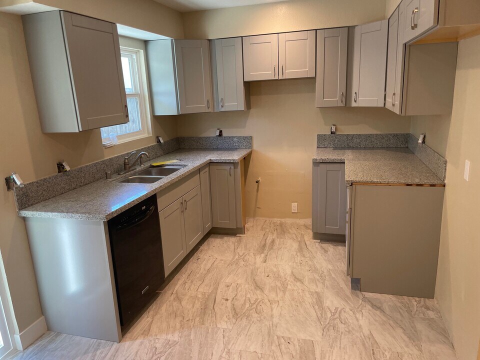 32150 Aurora Vista Rd, Unit C in Cathedral City, CA - Building Photo