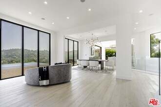 7567 Hermes Dr in Los Angeles, CA - Building Photo - Building Photo