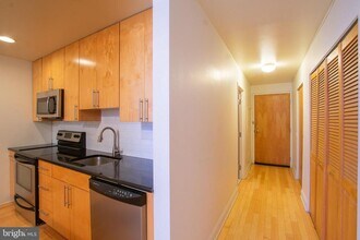 1100 S Broad St in Philadelphia, PA - Building Photo - Building Photo