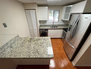6900 SW 39th St in Davie, FL - Building Photo - Building Photo