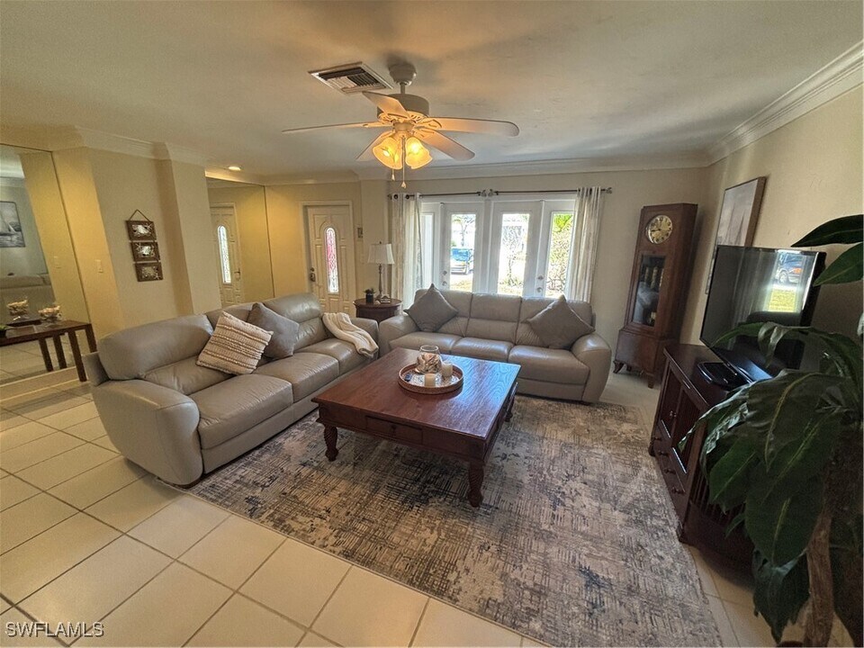 664 96th Ave N in Naples, FL - Building Photo