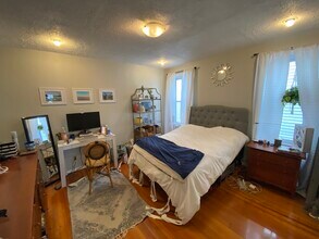 41 Belknap St, Unit 2 in Somerville, MA - Building Photo - Building Photo