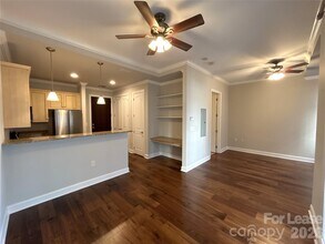 230 S Tryon St in Charlotte, NC - Foto de edificio - Building Photo