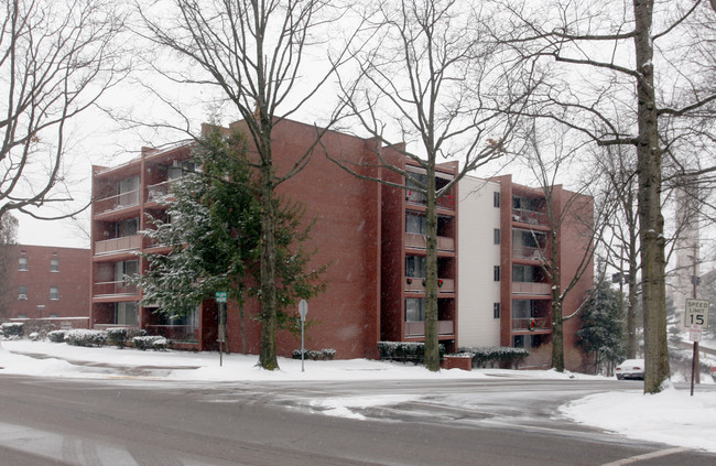 Grenadier in Pittsburgh, PA - Foto de edificio - Building Photo