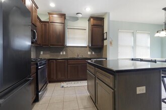 231 Village Park Dr in Georgetown, TX - Foto de edificio - Building Photo