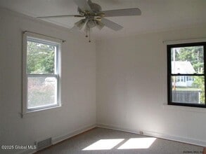 11 Surrey Rd in Schenectady, NY - Building Photo - Building Photo