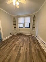 4827 N Damen Ave, Unit Studio in Chicago, IL - Building Photo