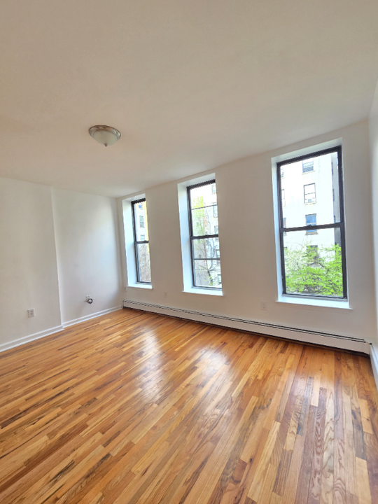 267 W 121st St-Unit -2 in New York, NY - Building Photo