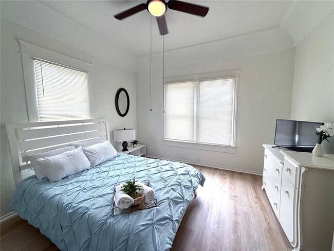 property at 1204 E Emma St