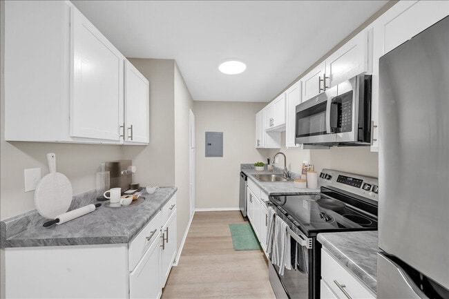 Rochester Place in Rochester, MI - Building Photo - Building Photo