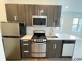 11 Queensberry St in Boston, MA - Building Photo