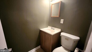 3928 Stone Gate Dr, Unit D in Suitland, MD - Foto de edificio - Building Photo