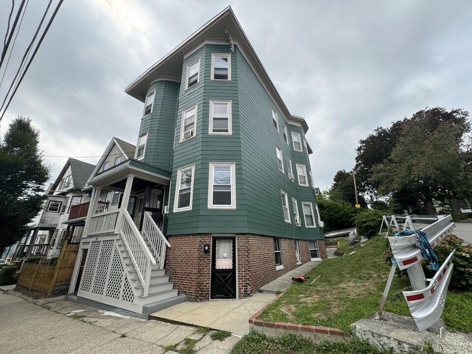 28 Cameron Ave, Unit 3 in Somerville, MA - Building Photo