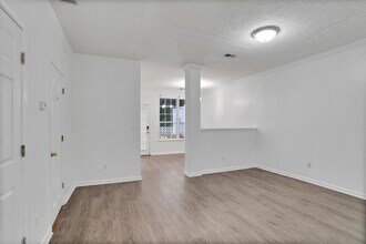 5640 Terremont Cir in Norcross, GA - Foto de edificio - Building Photo
