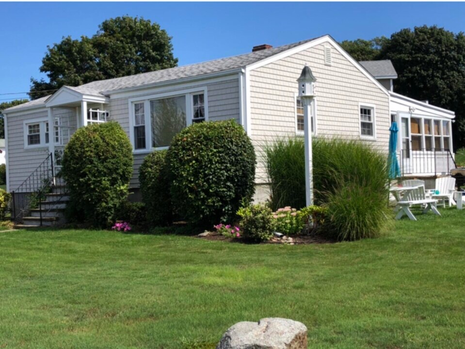 53 Foss Cir in Rye, NH - Building Photo