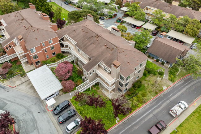 Saddleback in Daly City, CA - Foto de edificio - Building Photo