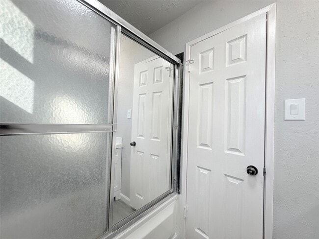 12715 Middlesbrough Ln