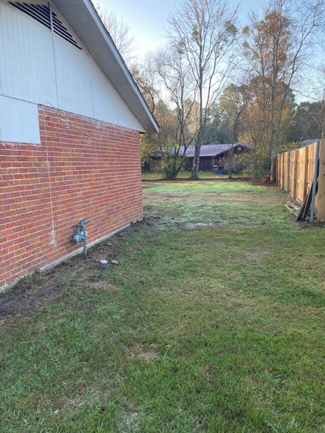 3939 Monterey Dr in Gulfport, MS - Foto de edificio - Building Photo