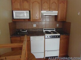 1110 Commonwealth Ave, Unit 404 in Boston, MA - Building Photo