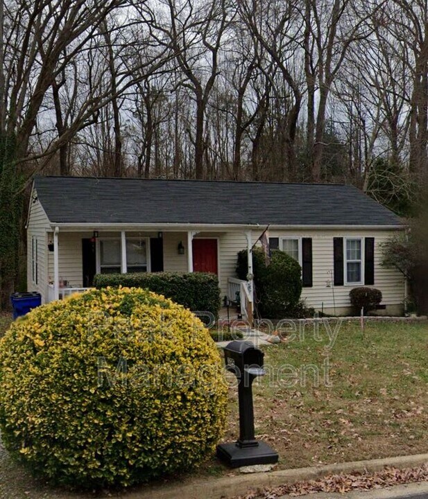 3225 Summerbrooke Dr in Richmond, VA - Building Photo