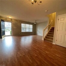 24 Sidney Marie Ct in Greensboro, NC - Foto de edificio - Building Photo