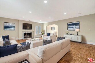 16608 Park Ln Cir in Los Angeles, CA - Building Photo - Building Photo