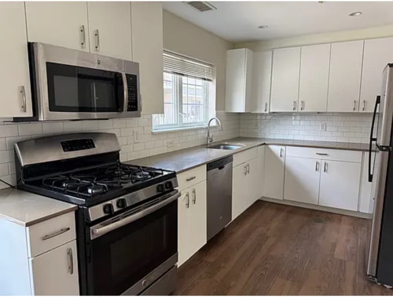 10 Myrtle St in Waltham, MA - Building Photo