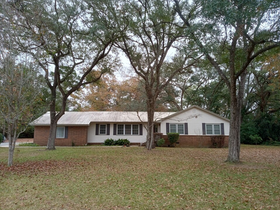 1708 E Washington St in Thomasville, GA - Foto de edificio
