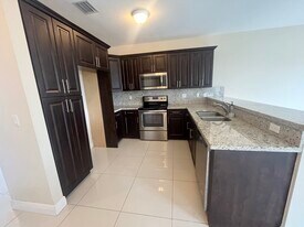 8850 NW 36th St in Doral, FL - Building Photo