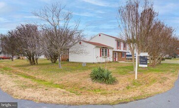 333 Dew Drop Ln in Prince Frederick, MD - Foto de edificio - Building Photo