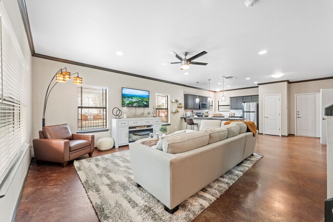 Heron on Hausman in San Antonio, TX - Foto de edificio - Building Photo