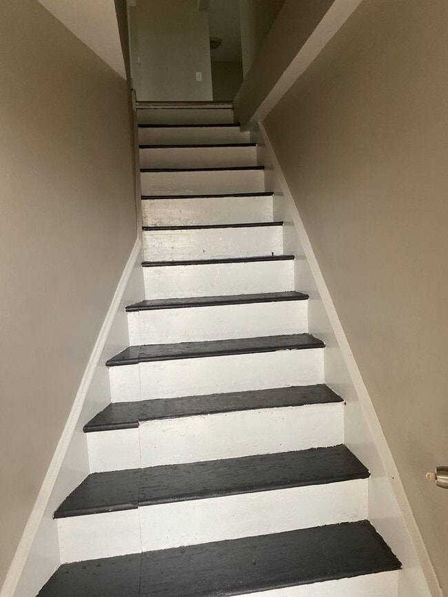 142 Walnut St in Dunmore, PA - Building Photo - Building Photo