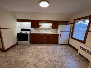 964 Wellington Rd in Manchester, NH - Foto de edificio - Building Photo