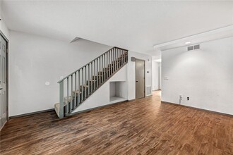 1376 Oakland Ave in Fayetteville, AR - Foto de edificio - Building Photo
