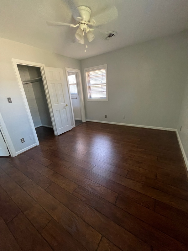 2305 Linwood Ln in Bay City, TX - Building Photo - Building Photo