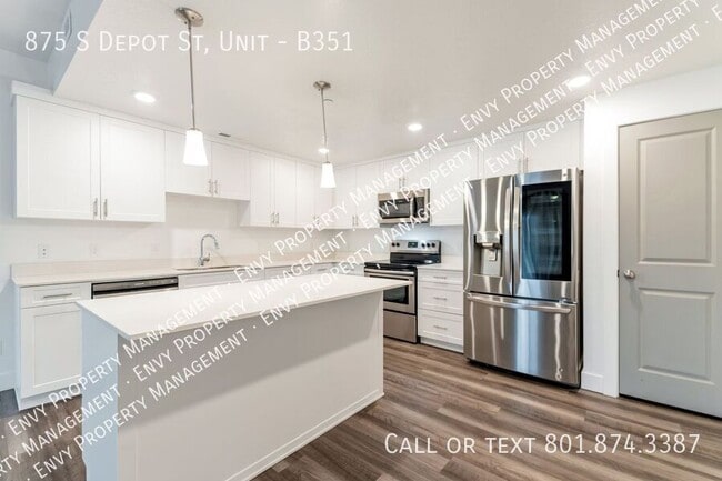 875 S Depot St in Clearfield, UT - Building Photo - Building Photo