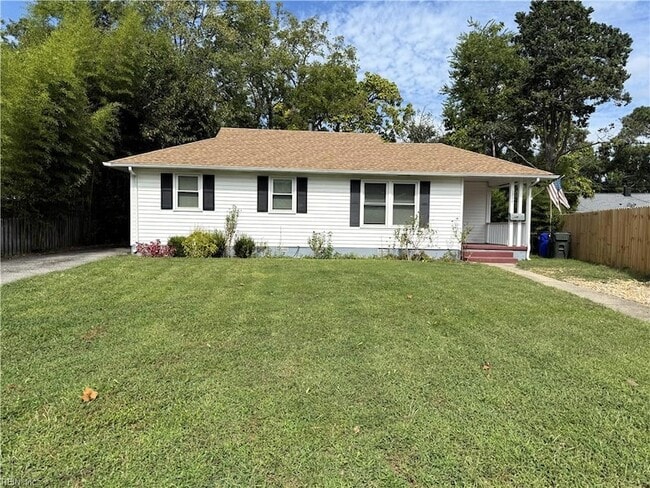1744 N Lakeland Dr in Norfolk, VA - Building Photo - Building Photo