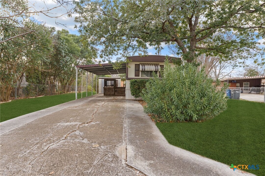 1506 Honeysuckle Ln in New Braunfels, TX - Building Photo