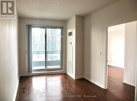 18 Holmes Ave in Toronto, ON - Building Photo