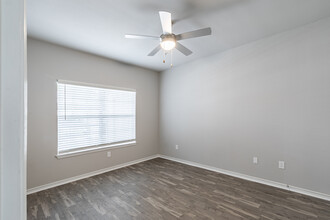 Vistas Two 52 in San Antonio, TX - Building Photo - Interior Photo