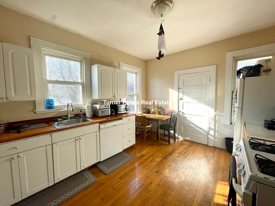 803 Parker St, Unit 3 in Boston, MA - Building Photo