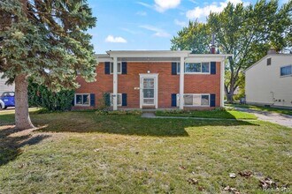 2268 Serra Dr in Sterling Heights, MI - Building Photo - Building Photo