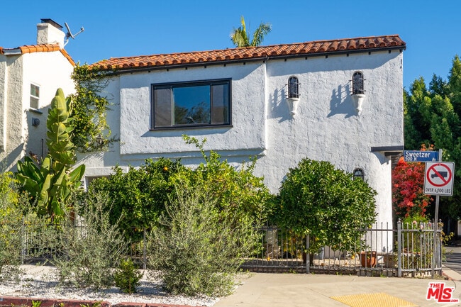 502 N Sweetzer Ave in Los Angeles, CA - Building Photo - Building Photo