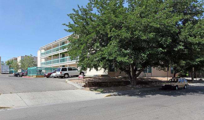 University Studio Apartments in Albuquerque, NM - Building Photo - Building Photo