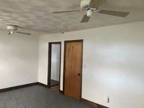 15 Maple St, Unit 2 in Stoneham, MA - Foto de edificio - Building Photo