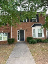 7712 Autry Cir in Douglasville, GA - Building Photo