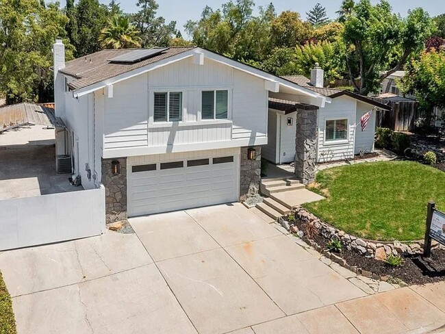 property at 1119 Blanc Ct